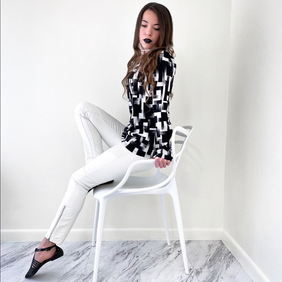 Meet your Posher, Lexa - Picture 8 of 12